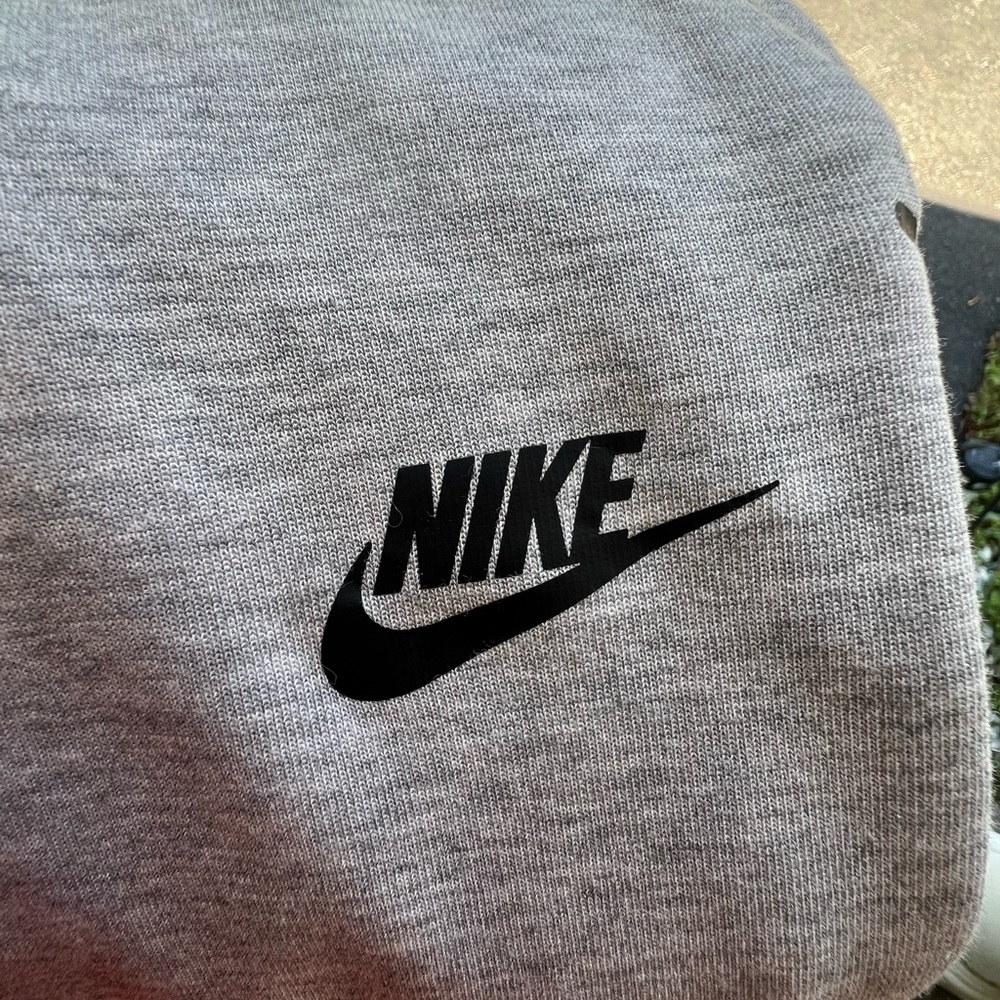 Nike Tech Fleece Joggers L - Picture 6 of 7